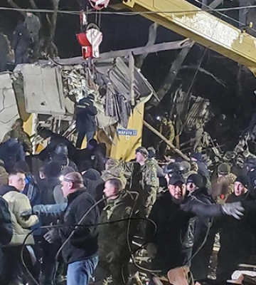 Атака ВС РФ по жилому дому в Краматорске. Под завалами – мирные люди!