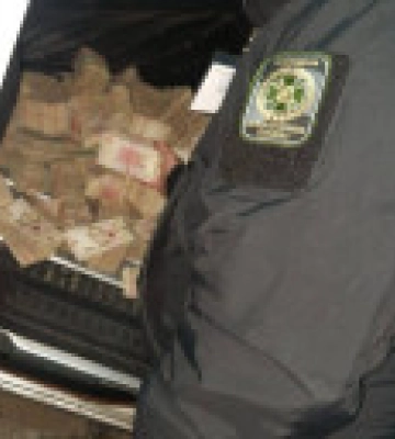 Во Львовской области в микроавтобусе обнаружили десятки пачек гривен, которые водитель пытался незаконно ввезти