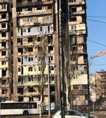 Окупанти зносять будинок у Маріуполі, де загинули близько 200 людей, - Андрющенко