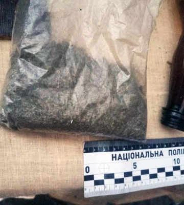 Чоловіка, який продавав канабіс, затримали на Дубенщині