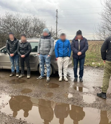 Дві групи порушників затримали біля кордону з Румунією та Угорщиною