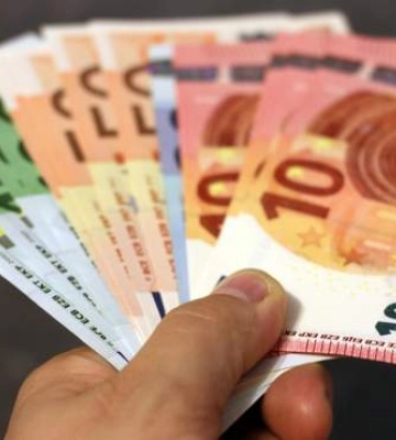 Долар наближається до мінімуму за 9 місяців, а євро досягнуло максимуму майже за рік