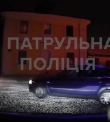 У Луцьку на Замковій площі дрифтував 18-річний юнак без водійських прав