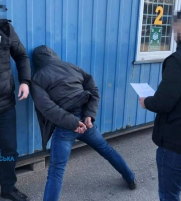 Требовали несуществующие долги: в Днепре правоохранители задержали троих подозреваемых