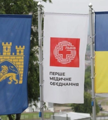 Львівські та канадські хірурги у Польщі постраждалому від ракет херсонцю пересадили  шкіру зі спини на голову