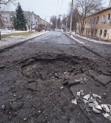 Последствия обстрела центра Краматорска: По меньшей мере 5 человек ранены, повреждены дома, детская поликлиника, школа и&amp;hellip;