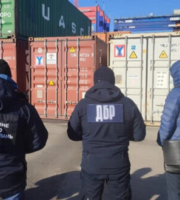 На Одеській митниці виявили майже 250 контейнерів, прихованих від розмитнення: їхній вміст перевірятимуть