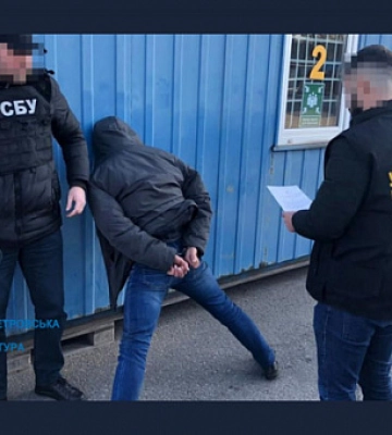 Требовали несуществующие долги: в Днепре правоохранители задержали троих подозреваемых
