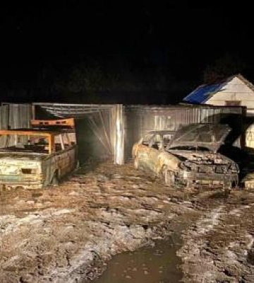 В одному з сіл на Полтавщині зайнялися дві автівки