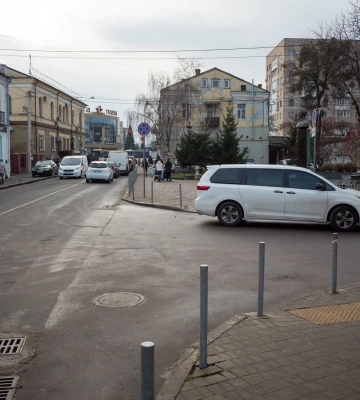 Муніципали показали, як рівненські водії створюють аварійну ситуацію