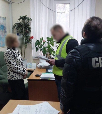 Посадовець Держлікслужби сприяв ввезенню фальсифікату в Україну на 32 млн грн