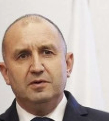 Президент Болгарії розпустив парламент та призначив дострокові вибори