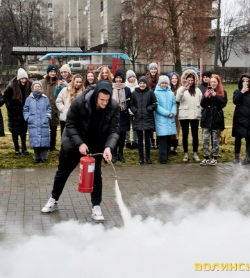 Історії, що рятують життя: луцьких школярів навчали, як поводитися у небезпечних ситуаціях. Фото