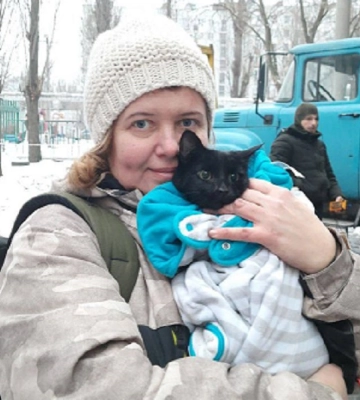 У Дніпрі врятували кішку, яка два тижні просиділа у зруйнованому будинку на Перемозі