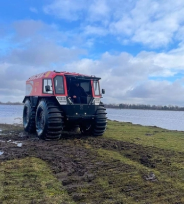 Ковельські рятувальники вчились працювати на болотоході 