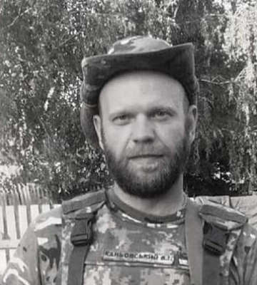 Уезжал в отпуск в семью: на Хмельнитчине в ДТП погиб военный