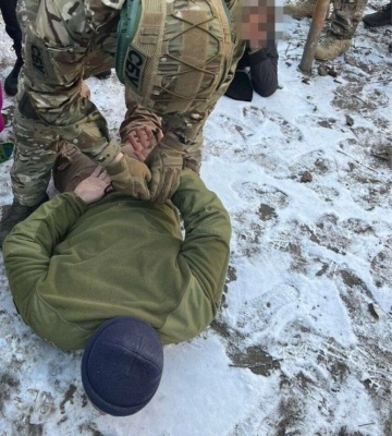 Вибивали неіснуючі борги: у Дніпрі бандити тероризували городян (ВІДЕО)