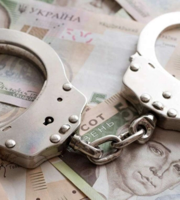 У Дніпрі співробітницю обласної податкової служби спіймали на хабарі