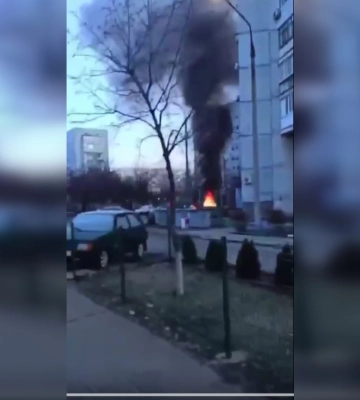 В домах вылетели окна до 9 этажа: Оккупанты заявили о взрыве авто в Энергодаре