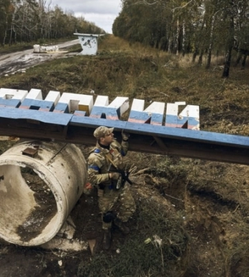 На Харківщині окупанти влучили у приватний будинок: загинули двоє братів