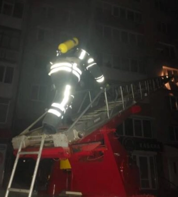 В Олександрії бійці ДСНС врятували літню жінку із зачиненої квартири