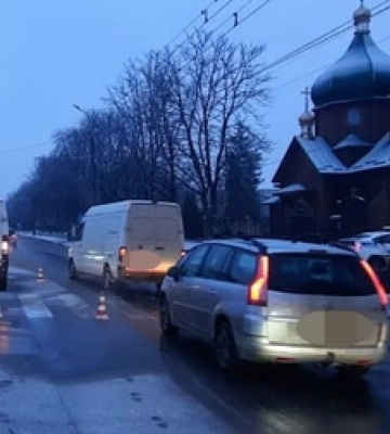 У Луцьку автівка збила чоловіка, він у лікарні