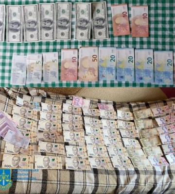ЧОТИРИЛАПІ РЯТУВАЛЬНИКИ. У Дніпрі собаки-пошуківці добу поспіль шукали людей під завалами
