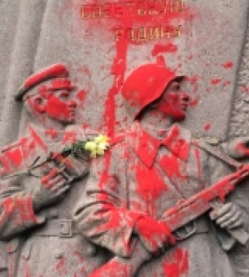 В Ужгороді на Пагорбі Слави демонтували зображення радянського солдата
