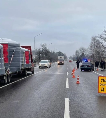 В Луцькому районі під колеса авто потрапила шестирічна дитина: дівчинка у важкому стані