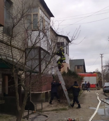 На Волині з пожежі врятували чотирьох людей, один чоловік отримав опіки обличчя
