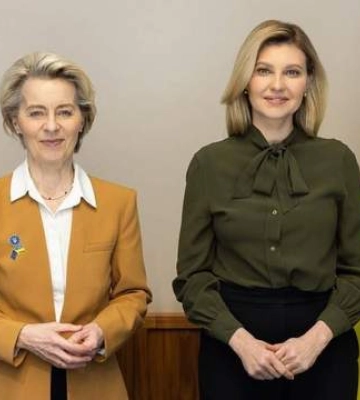 Олена Зеленська вразила образом на зустрічі з Урсулою фон дер Ляєн: фото у блузці кольору хакі