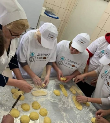 Для дітей-переселенців влаштували хліботерапію на Рівненщині