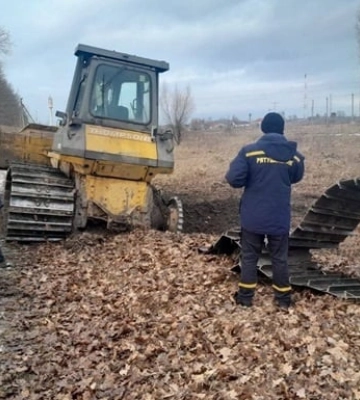 Под Киевом на противотанковой мине подорвался трактор