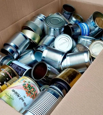 У рівненському ЦНАПі збиратимуть матеріали на окопні свічки для військових (ФОТО)