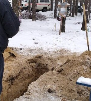 В Ізюмі ексгумували тіло чоловіка, який загинув під час ворожого обстрілу