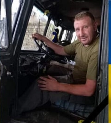 Люди стояли на колінах та прощались. Загинув боєць з Дніпропетровщини, легенданої 93-ї бригади