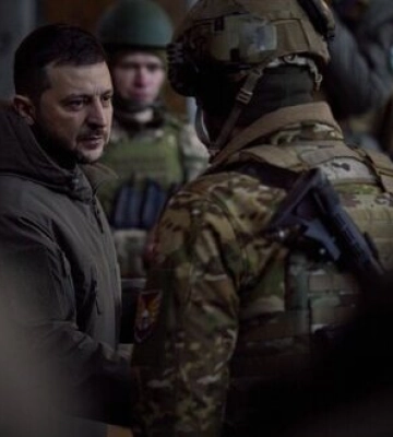 &quot;Сдавать Бахмут никто не будет&quot;, - Зеленский
