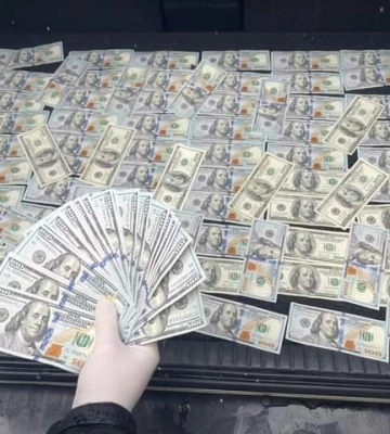 На двох митницях вимагали хабарі з волонтерів та бізнесменів