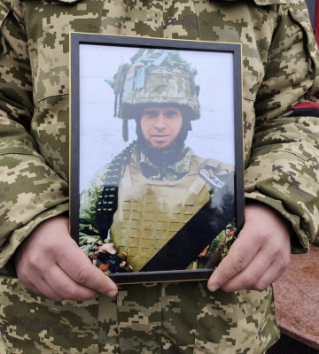 У місті на Волині попрощалися із загиблим захисником Володимиром Фірчуком