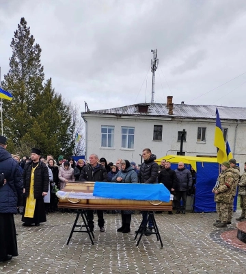 У місті на Волині попрощалися із загиблим захисником Володимиром Фірчуком