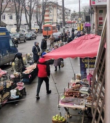 Ні пройти, ні припаркуватися: у Рівному мунварта розпочинає боротьбу з вуличною торгівлею