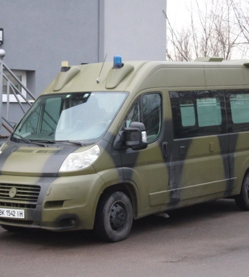 Рівненські волонтери передали ЗСУ черговий реанімобіль
