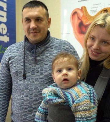 &quot;Тепер я чую&quot;: Фонд Ріната Ахметова передав слухові апарати семимісячному Кирилу з Харкова