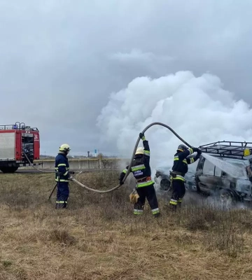 На трасі у Дніпропетровській області на ходу загорівся автомобіль