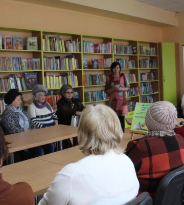 У Луцькій бібліотеці навчають пенсіонерів цифровій грамотності