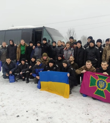 Захисники Маріуполя, партизани та снайпери: Україна повернула ще 116 полонених (фото, відео)