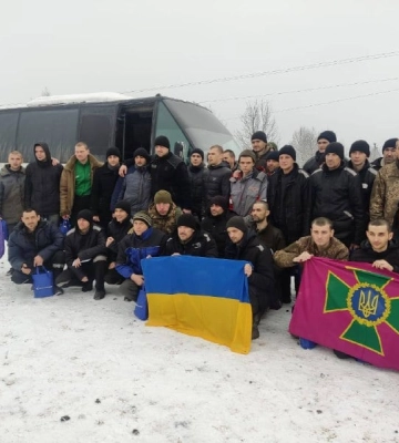 Защитники Мариуполя, партизаны и воины из-под Бахмута: Украина вернула из плена 116 защитников