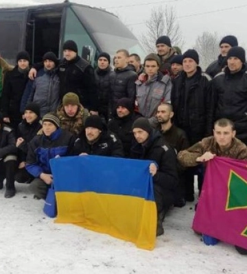Захисники Маріуполя, партизани та снайпери: Україна повернула ще 116 полонених (фото, відео)