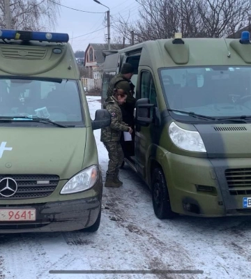 Рівненські благодійники вкотре передали автомобілі на фронт ВІДЕО