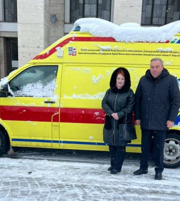 Великоберезнянська лікарня отримала машину швидкої допомоги від краю Височина